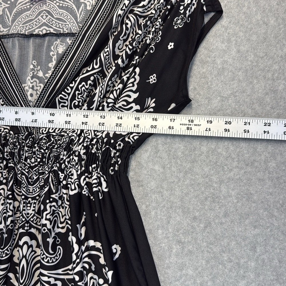 Black and White Patterned Dress - Picture 6 of 9